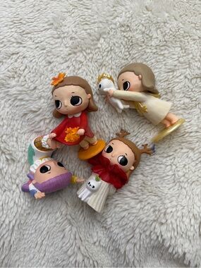 Nyota POPMART figures
